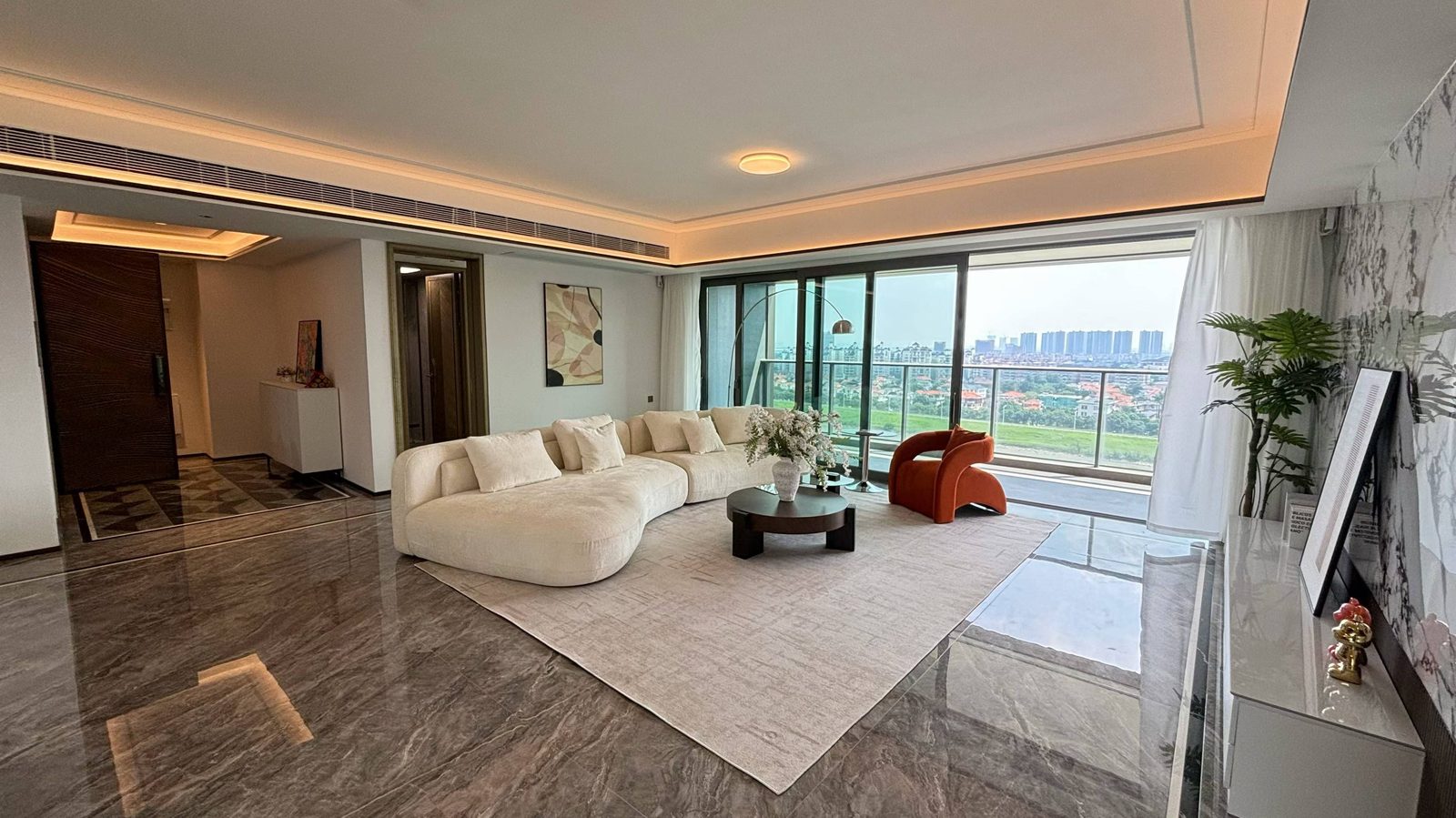 Poly riverside lounge